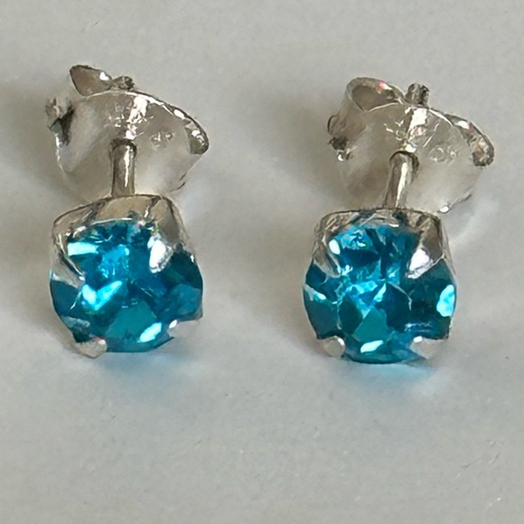 Unisex 925 silver 5mm blue cz cubic zirconia stunning earrings - Picture 3 of 8